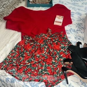 Red and green floral paper bag shorts
BNWOT NOT WORN